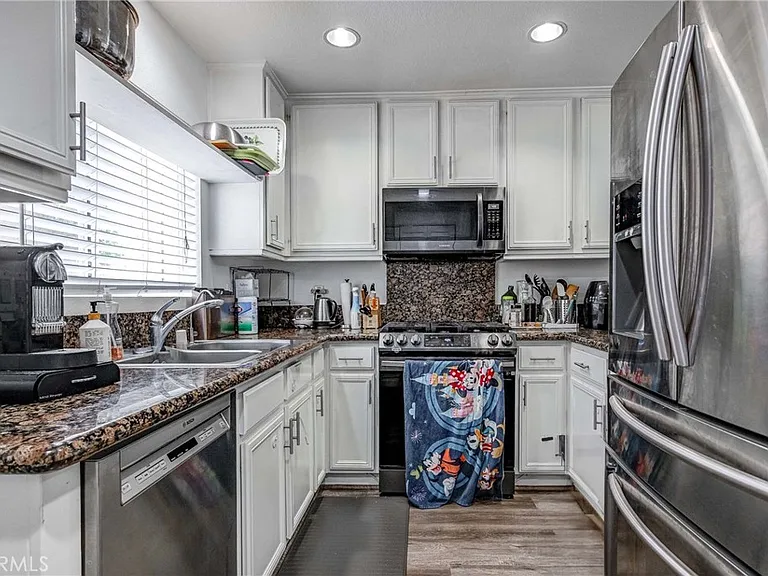 532 N Mariposa Ave #104 — Photo 7