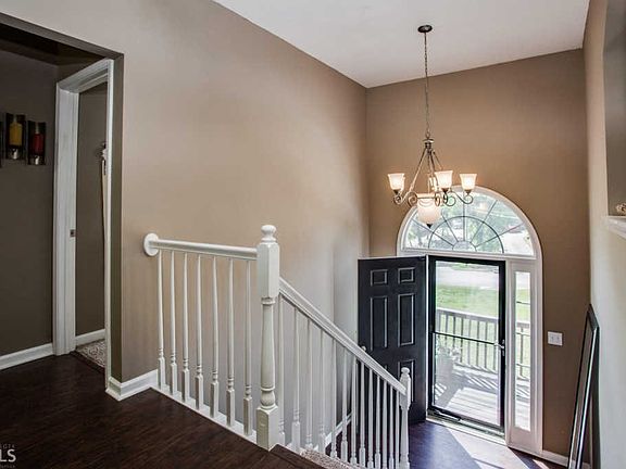 4th image of 6521 Shady Valley Dr
