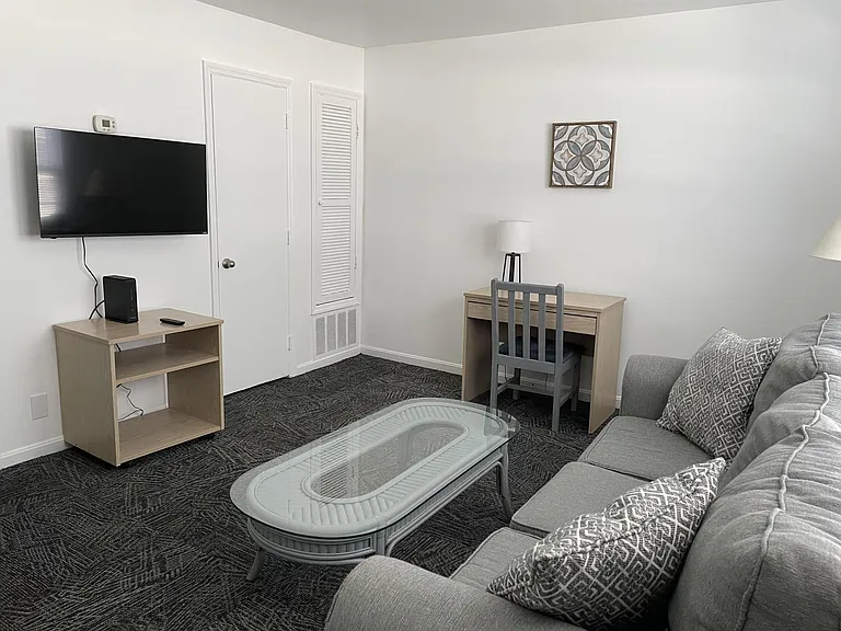 Fielding Court Apartments — Photo 24