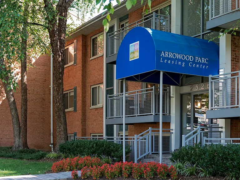 Arrowood Parc Leasing Center