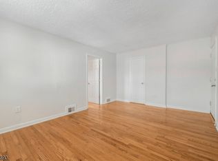126 S Livingston Ave, Livingston, NJ 07039