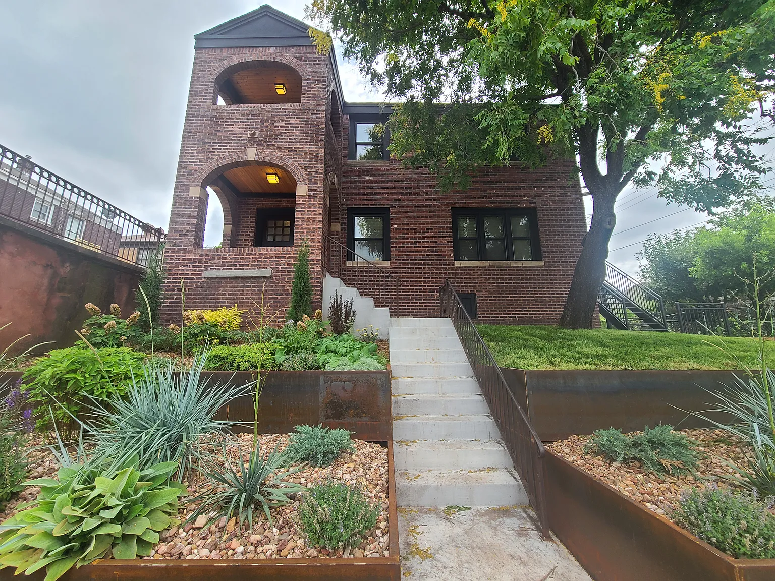 2 bed, 1004 sqft, $1,800 — Photo 2