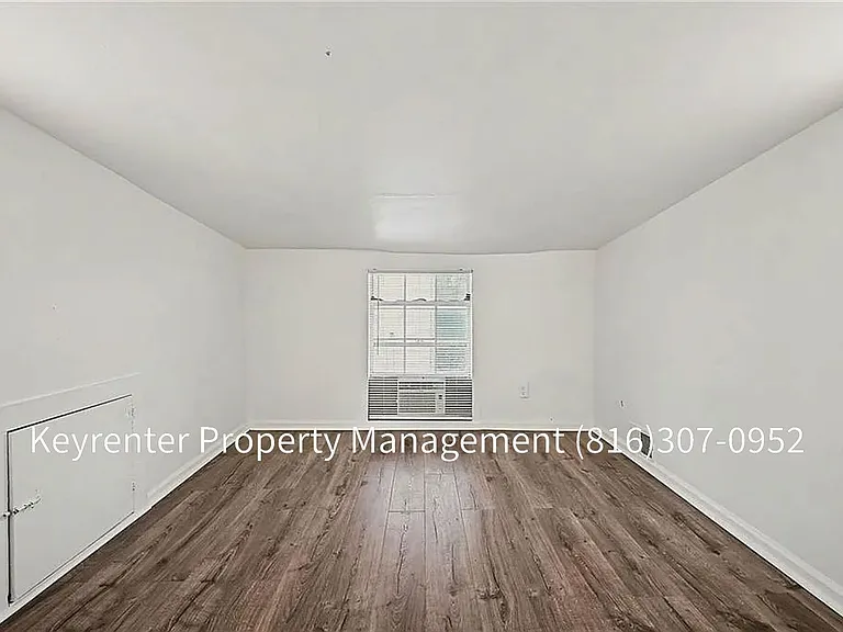 410 E Kansas Ave — Photo 13