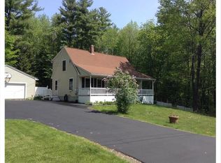 3 Fairoaks Dr, Springvale, ME 04083