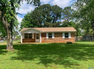 135 Dixon Rd, Hazel Green, AL 35750