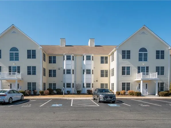 15 Saw Mill Dr #204, North Kingstown, RI 02852