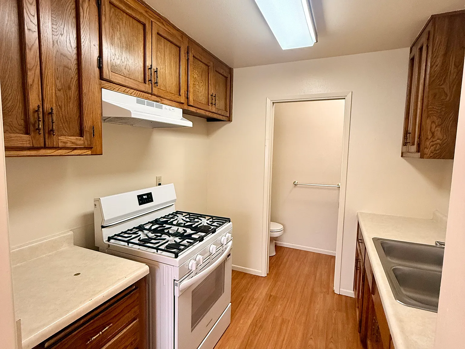 3 bed, 1.5 bath, $3,200 — Photo 4