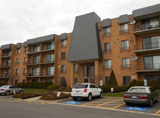 931 W Arquilla Dr APT 123, Glenwood, IL