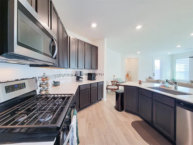 8214 Leisure Point Dr — Photo 16