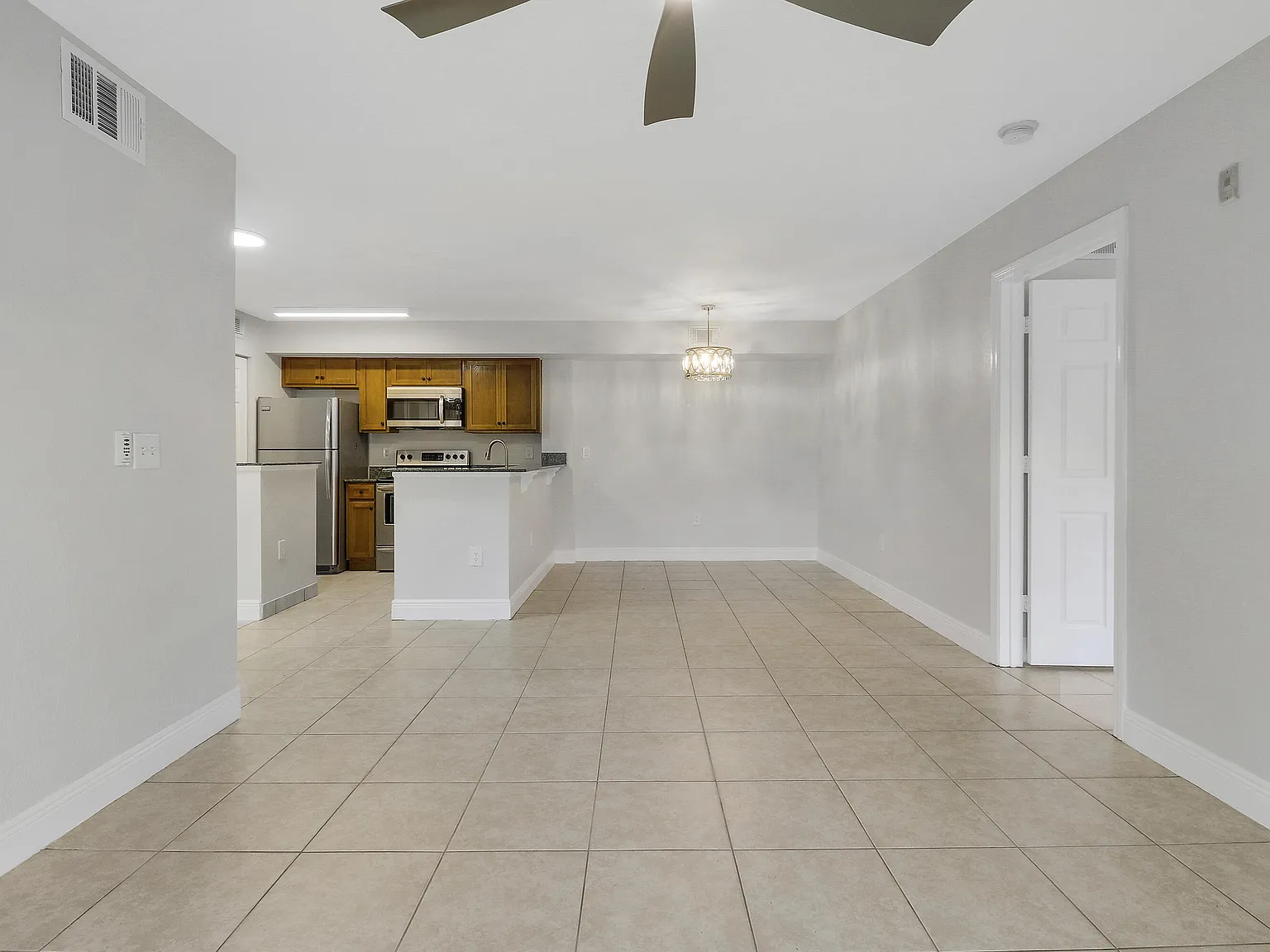 2 bed, 2.0 bath, 1033 sqft, $1,795 — Photo 2