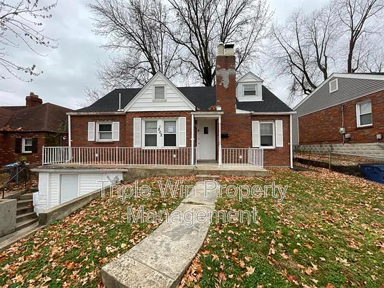 802 Rowles Ave — Photo 2