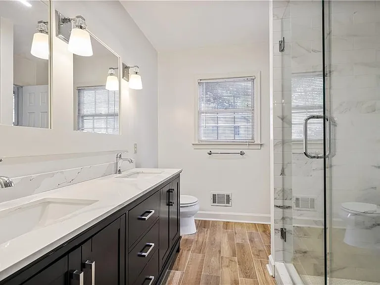 2509 Sharondale Dr NE — Photo 16