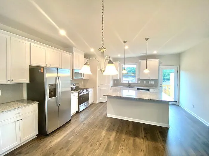 230 Mahone Dr — Photo 4