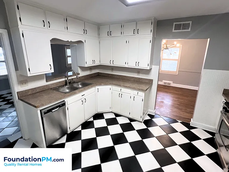 252 E Edwin Cir — Photo 11