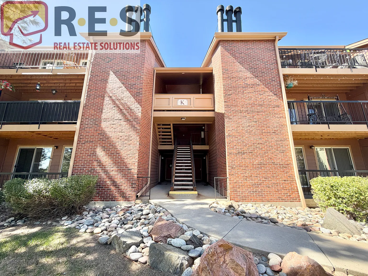2 bed, 870 sqft, $1,595 — Photo 1