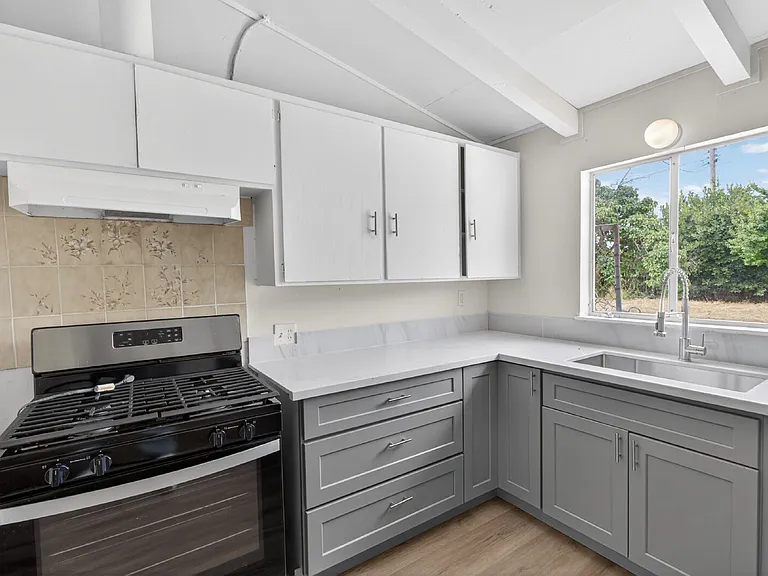 6428 Tapo Ct — Photo 15