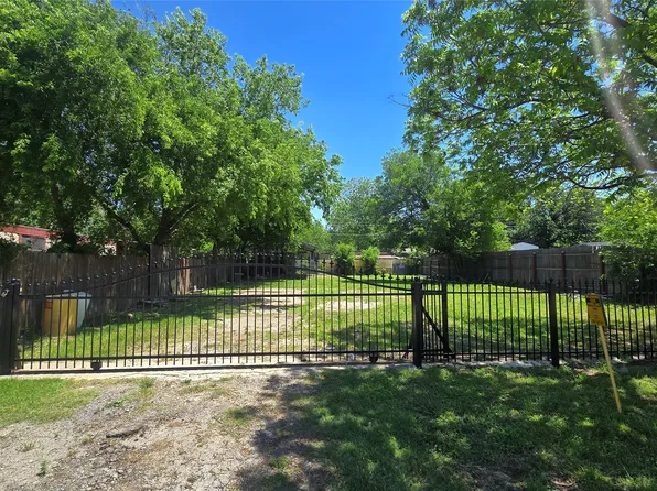 4828 Mona Lisa St, Haltom City, TX 76137