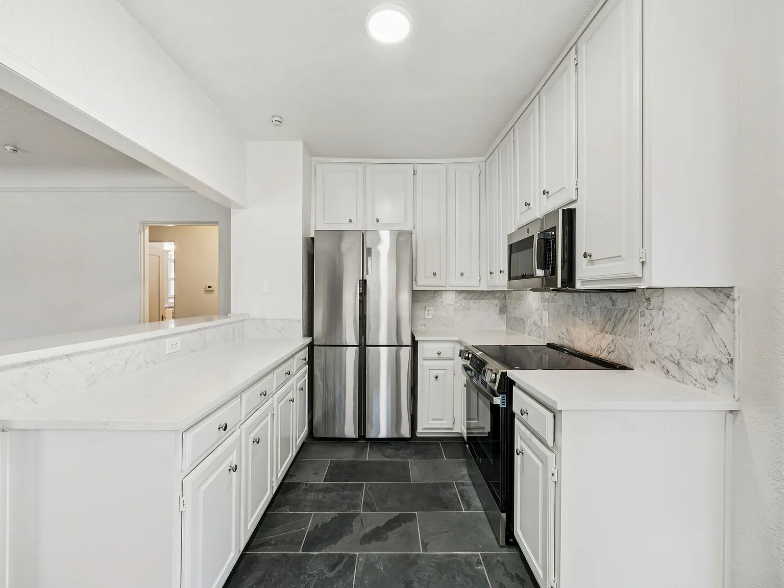 2 bed, 2500 sqft, $4,500 — Photo 3