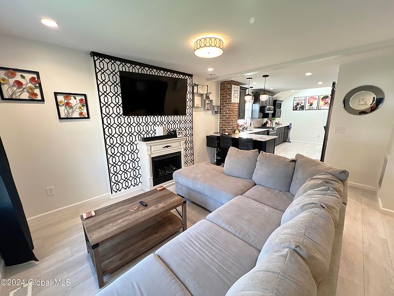 4th image of 1146 Paul Avenue
