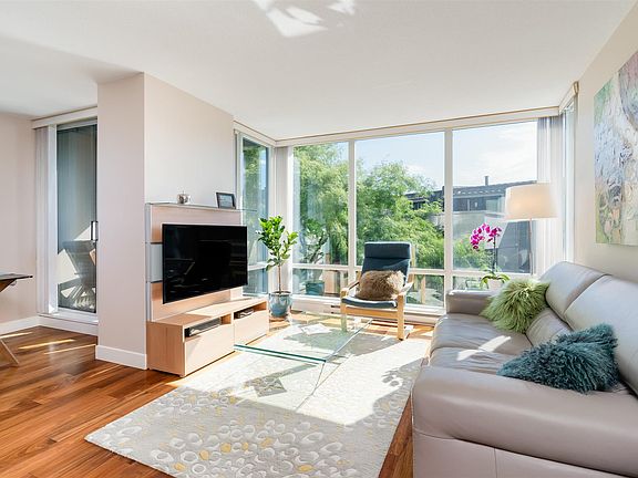 2nd image of 1438 Richards St #202