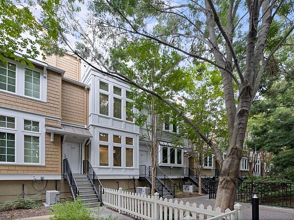 4th image of 229 Kentdale Pl