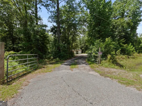 381 Pine Dr, Woodbine, GA 31569