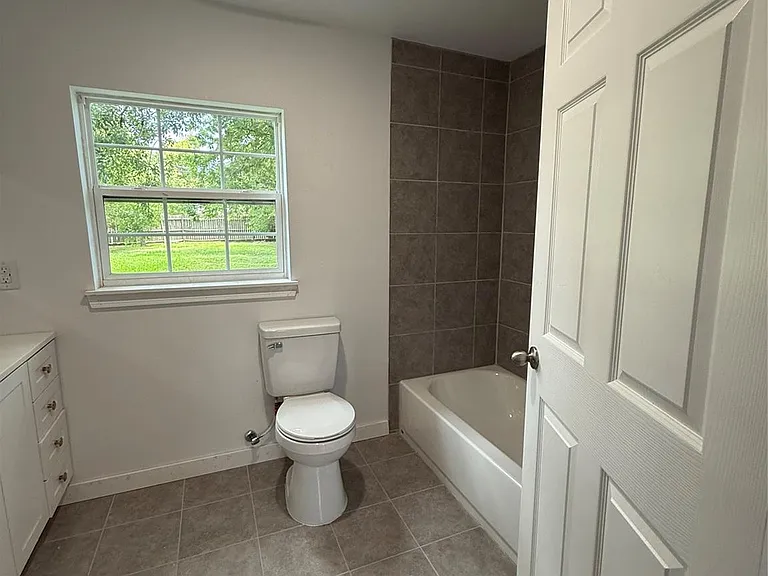 324 E Wilkins St — Photo 11