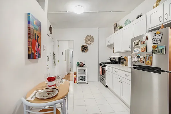 Rented by Bond New York | media 5