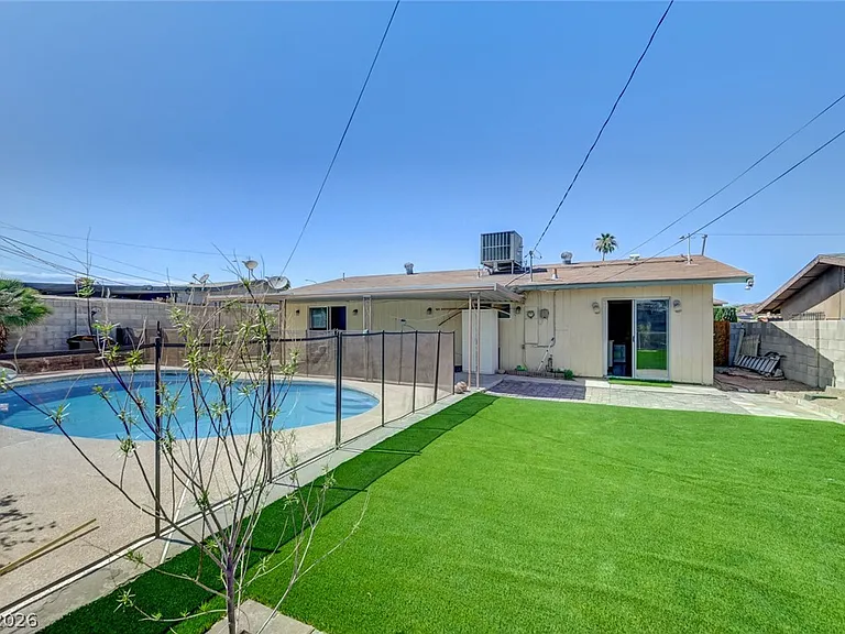 3917 W Oakey Blvd — Photo 31