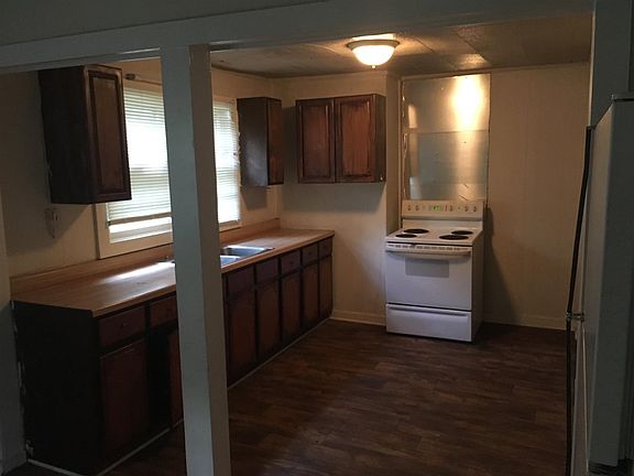 2nd image of 303 Hillcrest Circle Dr