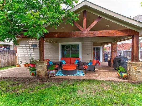 3144 Hollow Valley Dr, Fort Worth, TX 76244