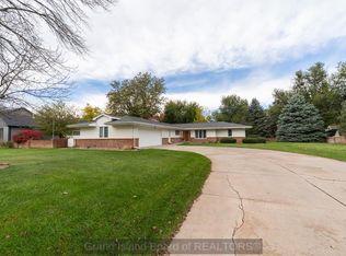 2516 Arrowhead Rd, Grand Island, NE 68801