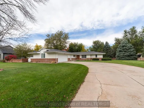 2516 Arrowhead Rd, Grand Island, NE 68801