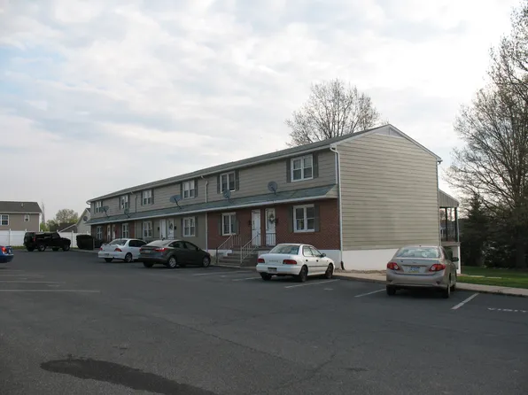 611 Lincoln Way W APT B, Chambersburg, PA 17201