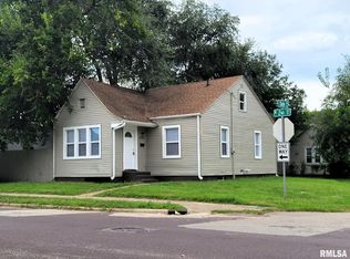 515 N 2nd St, Pekin, IL 61554