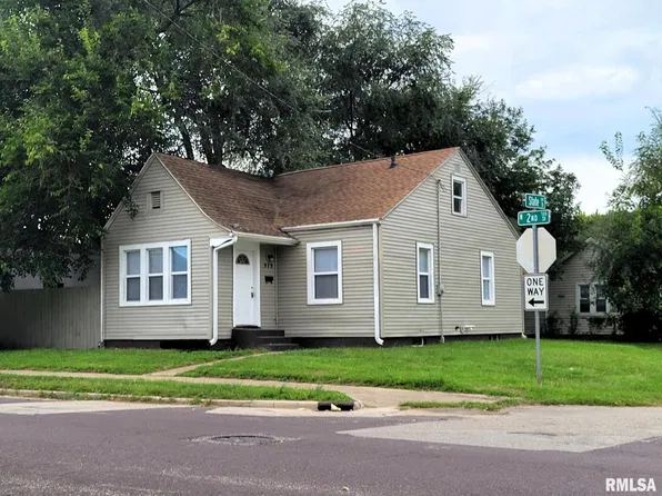 515 N 2nd St, Pekin, IL 61554