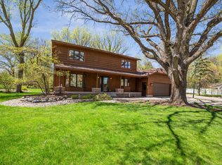 385 Edgewood Dr, Glencoe, MN 55336