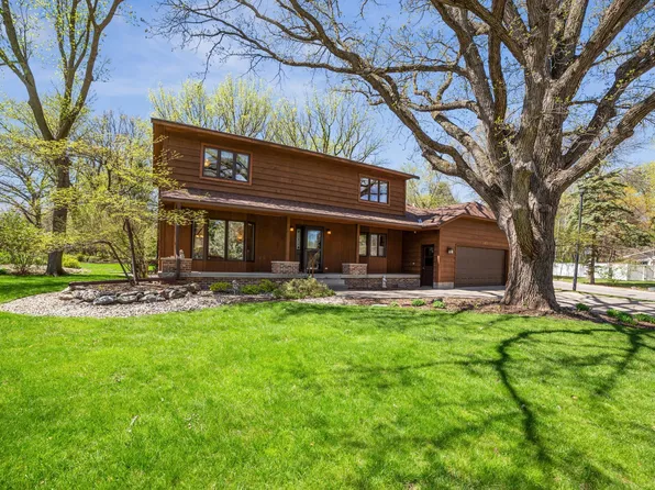 385 Edgewood Dr, Glencoe, MN 55336