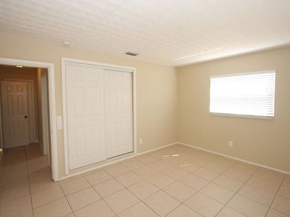 3rd image of 2950 NE 8th Ave