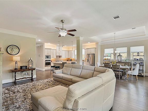 2nd image of 4315 Egremont Pl