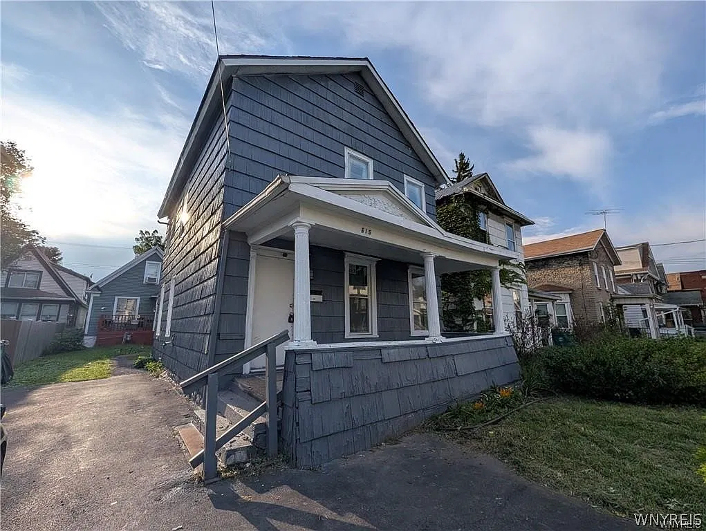 2 bed, 1.0 bath, 770 sqft, $1,075 — Photo 2