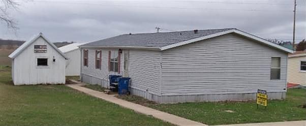 1st image of 413 1st Ave N