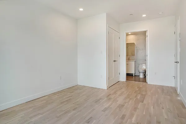 Rented by Bond New York | media 30