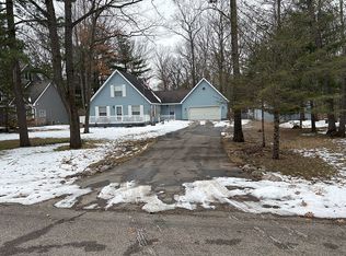 124 Winding Dr, Houghton Lake, MI 48629
