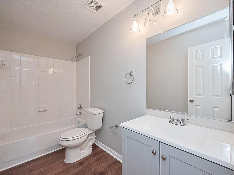 12230 Hawthorne Hill Cir — Photo 43