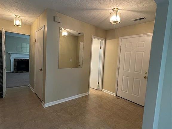3rd image of 1020 Belvoir Ln
