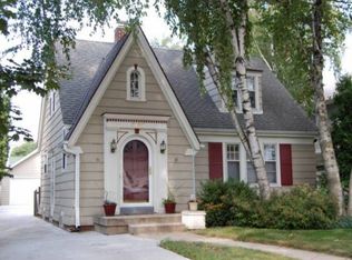5127 N Idlewild Ave, Whitefish Bay, WI 53217