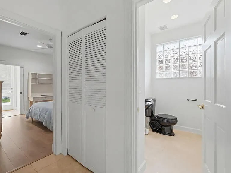 1716 NW 124th Way — Photo 16