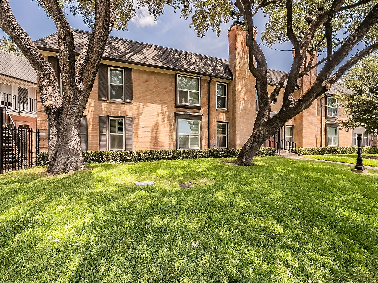 2 bed, 1421 sqft, $3,150 — Photo 2