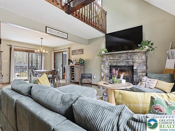 4th image of 174 Marthas Ln